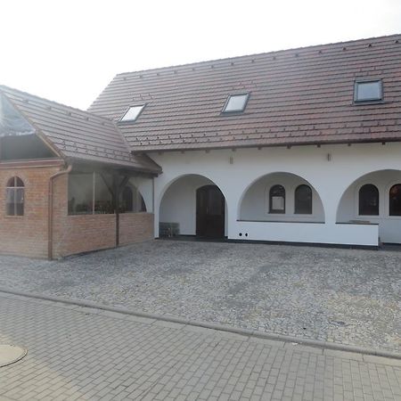 U Vinarstvi Hotel Mutěnice Екстериор снимка